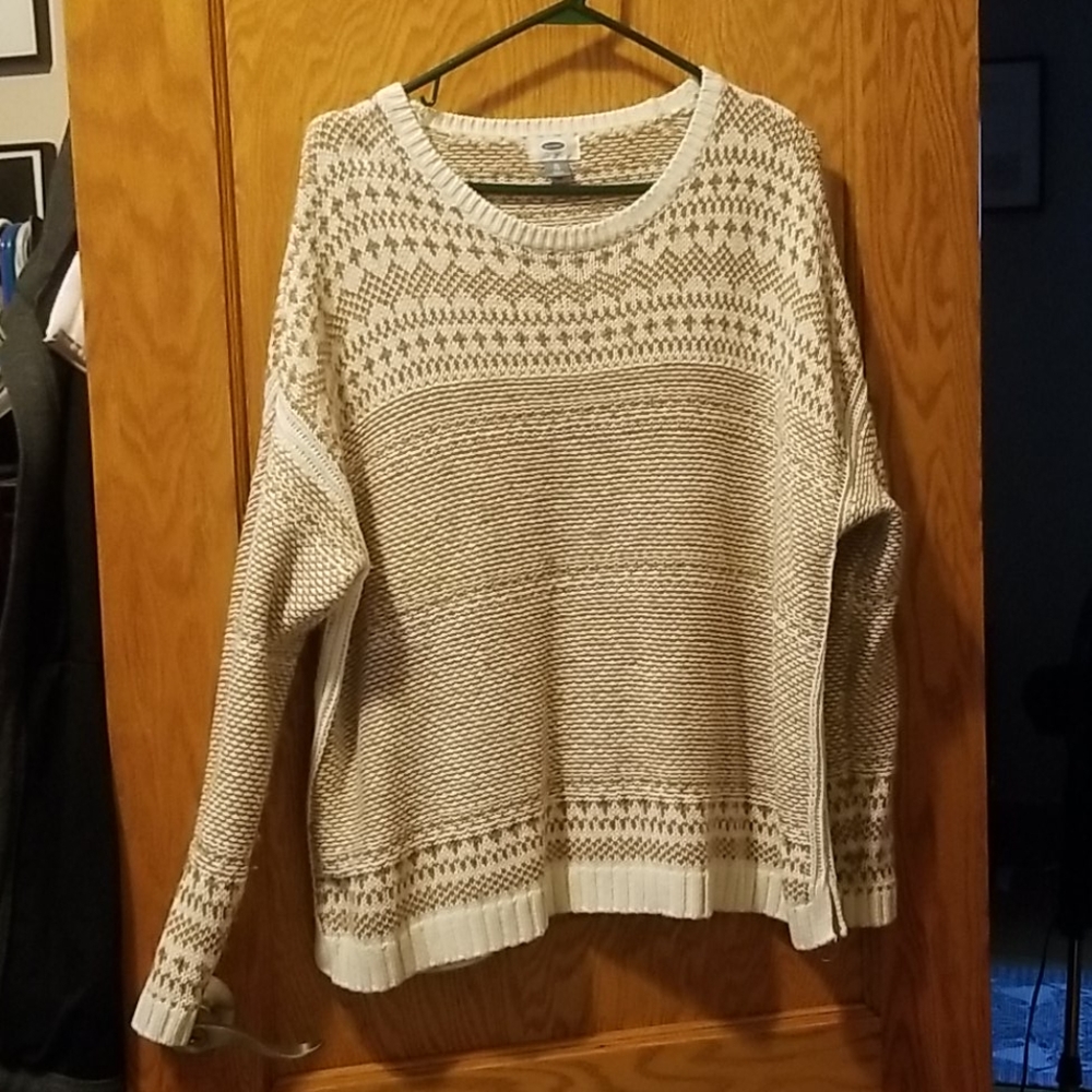 Old Navy Sweater Brown and white knit.